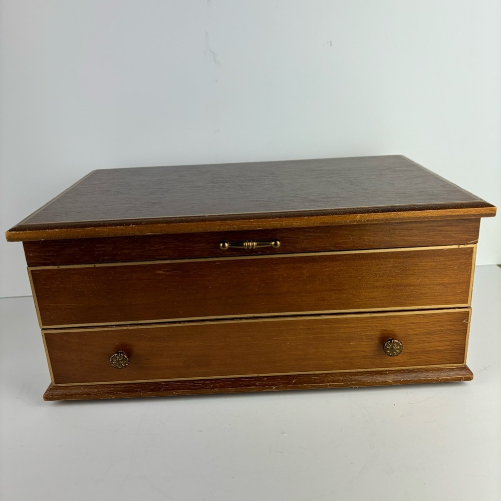 Vintage-MCM- Wooden Jewelry Box with-Chartreuse lining-1 drawer/lift top - Picture 15 of 15